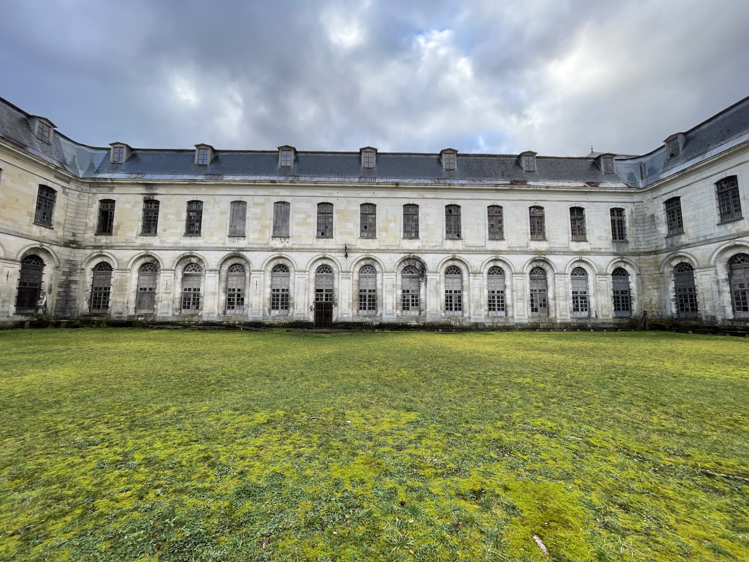 Étude historique et documentaire du Grand Cloître de l’ancienne abbaye de Clairvaux, Ville-sous-la-Ferté (Aube)