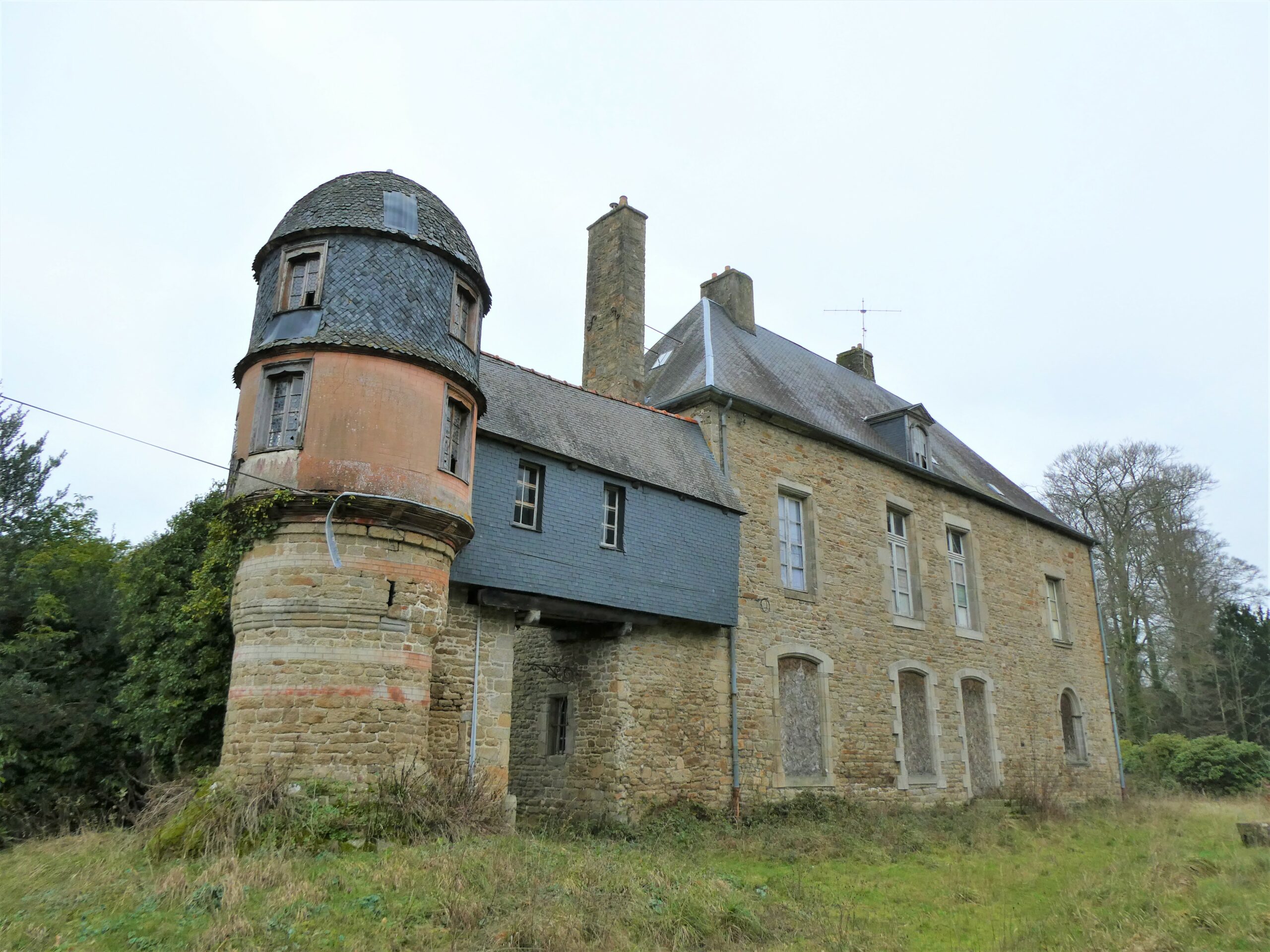 Étude historique et documentaire du château des Salles, Guingamp (Côtes-d’Armor)