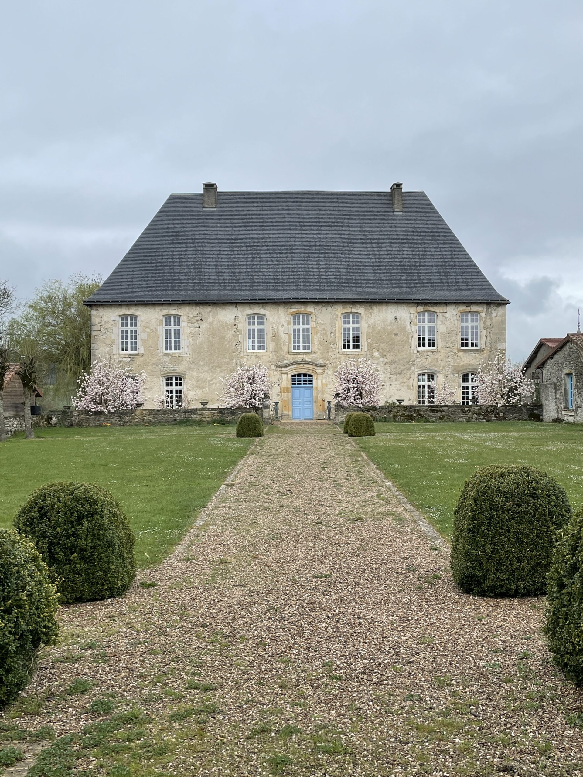 Étude historique et documentaire du château de Neuville-en-Verdunois (Meuse)